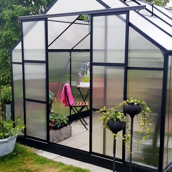 Drivhus 8,9m² | Høy dyrkingshøyde | 6 mm kanalplast Drivhus 8,9m² | Høy dyrkingshøyde | 6 mm kanalplast