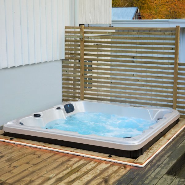 Poseidon massasjebad � 5�6 personer | Lucite� & Gecko� | 2026