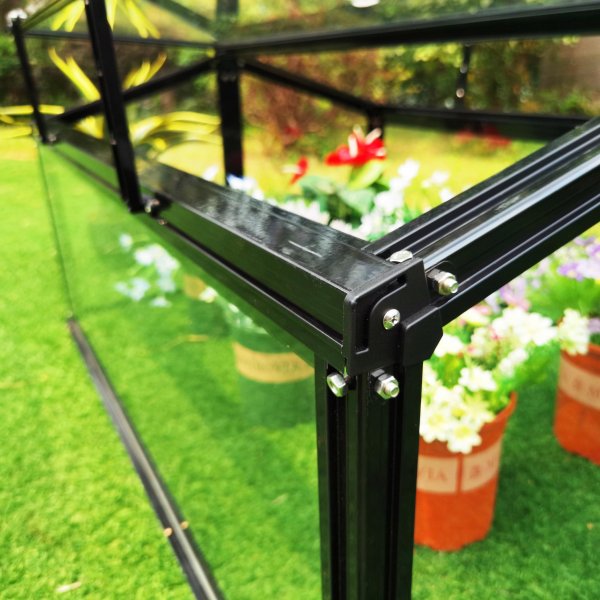 Minidrivhus med to åpningsbare dører V-tak | 4mm sikkerhetsglass | Svart Minidrivhus med to åpningsbare dører V-tak | 4mm sikkerhetsglass | Svart