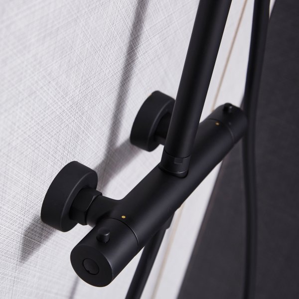 Takdusjsett med termostat svart | �30 cm takdusj, h�nddusj, CC 150/160 mm