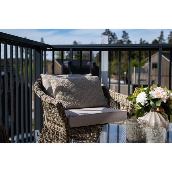 Loungegruppe i naturfarget konstrotting | 4-delt med sofa, lenestoler og bord | Ängsö Loungegruppe i naturfarget konstrotting | 4-delt med sofa, lenestoler og bord | Ängsö