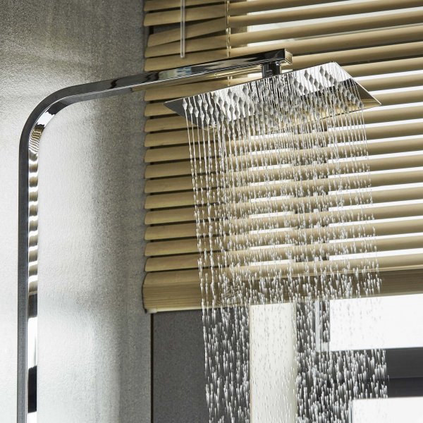 Takdusjsett i krom | 20 x 20 cm takdusj og h�nddusj, Cindy