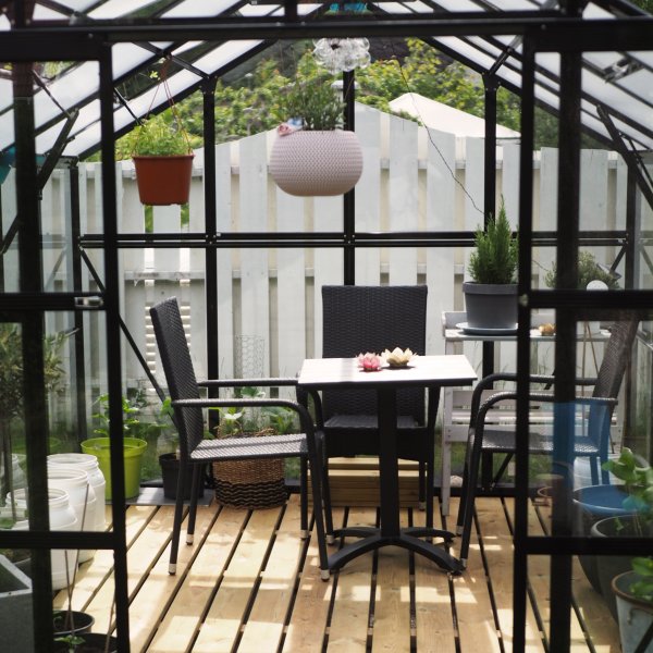 Drivhus 6,4 m² | 4 mm sikkerhetsglass | 5 års stormgaranti Drivhus 6,4 m² | 4 mm sikkerhetsglass | 5 års stormgaranti