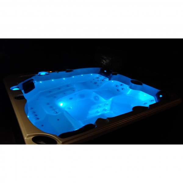 Spabad Karma WiFi - 5 personer | LED-stråler | Lyfco Spabad Karma WiFi - 5 personer | LED-stråler | Lyfco