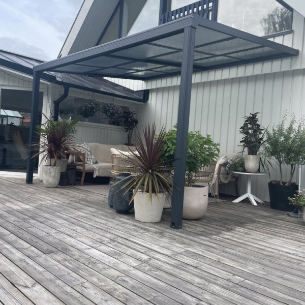 Skyveveranda med tak på 12m² | Skyvbart tak | Kanalplast/Aluminium Skyveveranda med tak på 12m² | Skyvbart tak | Kanalplast/Aluminium