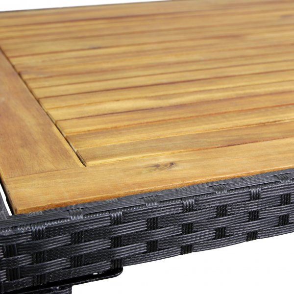 Liten spisegruppe hagemøbler i kunstrotting med 4 stoler Liten spisegruppe hagemøbler i kunstrotting med 4 stoler