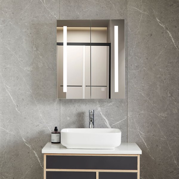 Baderomsspeilskap med LED-belysning Baderomsspeilskap med LED-belysning