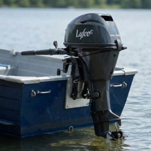 B�tmotor 15 hk | 2-sylindret 4-taktsmotor, drivstoffeffektiv, 24 L tank, lang stamme