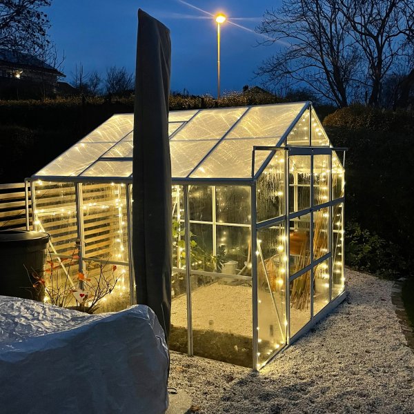 Drivhus 6,4 m² | 4 mm sikkerhetsglass | 5 års stormgaranti Drivhus 6,4 m² | 4 mm sikkerhetsglass | 5 års stormgaranti