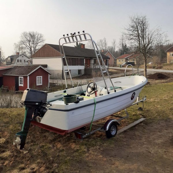 Båttilhenger med vinsj | Maksimal belastning 600 kg | 433x168cm Båttilhenger med vinsj | Maksimal belastning 600 kg | 433x168cm