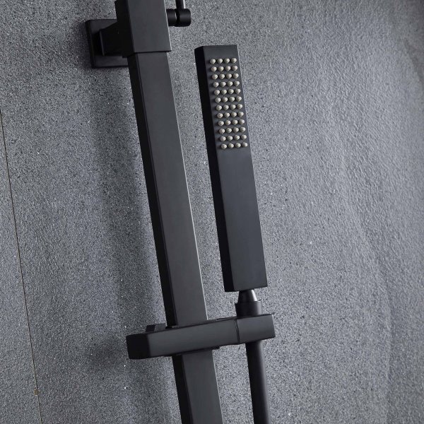 Komplett takdusjsett med hånddusj i kantet design | Svart Komplett takdusjsett med hånddusj i kantet design | Svart